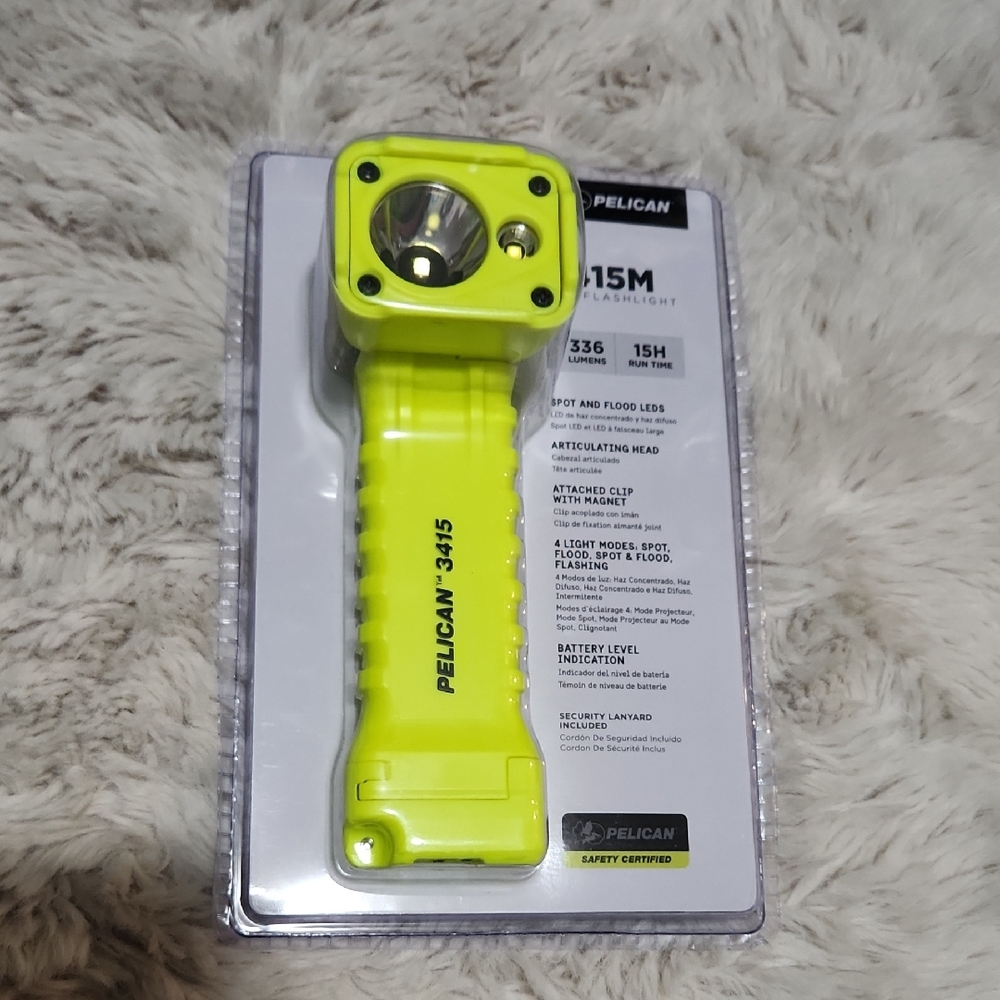 Pelican NWT 3415M LED Flashlight